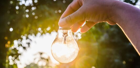 Líquido que almacena energía solar | Tecnologías Renovables Bombilla