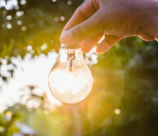 Líquido que almacena energía solar | Tecnologías Renovables Bombilla