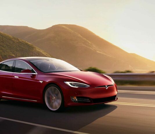 Tesla construye el quinto superordenador más potente del mundo para entrenar a su IA de conducción autónoma Tesla europa