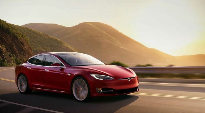 Tesla construye el quinto superordenador más potente del mundo para entrenar a su IA de conducción autónoma Tesla europa