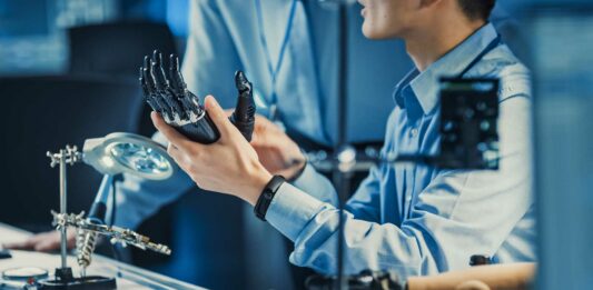 Científicos agregan el sentido del tacto a un brazo robótico controlado por la mente Brazo-robótico