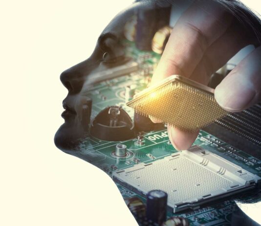 Microchips en humanos | La tecnología subcutánea y la fusión hombre-máquina lejos de la utopía Concepto de microchips en humanos