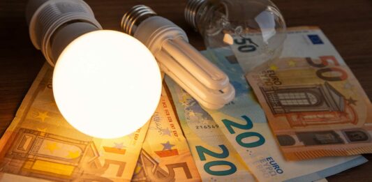 Ahorra en tu tarifa de la luz con Tarifa Más Barata Ahorra en tu tarifa de la luz