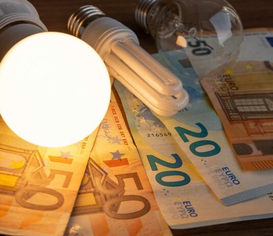 Ahorra en tu tarifa de la luz con Tarifa Más Barata Ahorra en tu tarifa de la luz