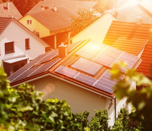 Energía solar con Paneles fotovoltaico, el presente tecnológico Energía solar con Paneles fotovoltaico, el presente tecnológico