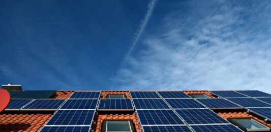 Baterías para paneles solares | Qué son, características, tipos, precios