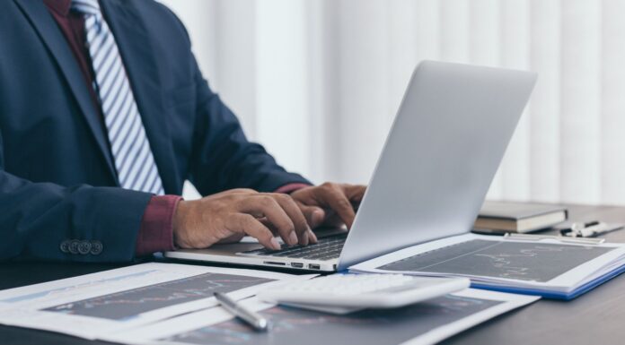 Transformando la gestión empresarial de documentos financieros sistema de emisión de facturas verificables