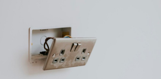 ¿Qué es un enchufe trifásico? | Usos y beneficios Enchufe trifásico