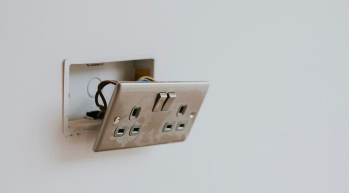 ¿Qué es un enchufe trifásico? | Usos y beneficios Enchufe trifásico