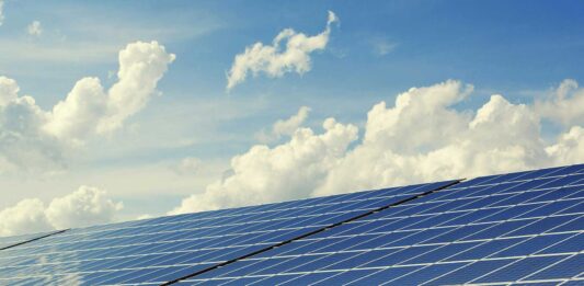 Inclinación de Placas Solares: Clave para un Mayor Rendimiento Energético Inclinación de Placas Solares: Clave para un Mayor Rendimiento Energético