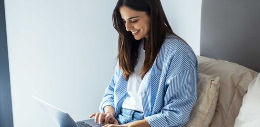 Celulares y laptops en tendencia este 2025. ¿Qué gadget se ajusta mejor a tu estilo de vida? celulares-y-laptops-en-tendencia