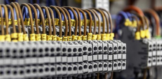 Tipos de bornas y de conectores eléctricos: ¿cuáles son los más adecuados para cada instalación? bornas-y-conectores-electricos