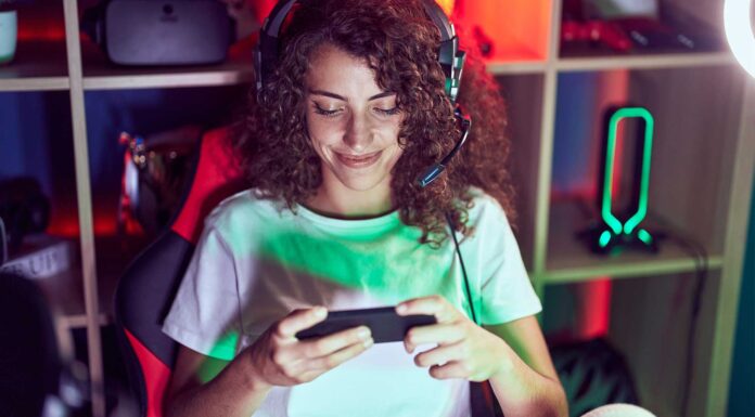 ¿Por qué cada vez más personas cambian la consola por los juegos móviles? auge-de-los-juegos-moviles-frente-a-las-consolas